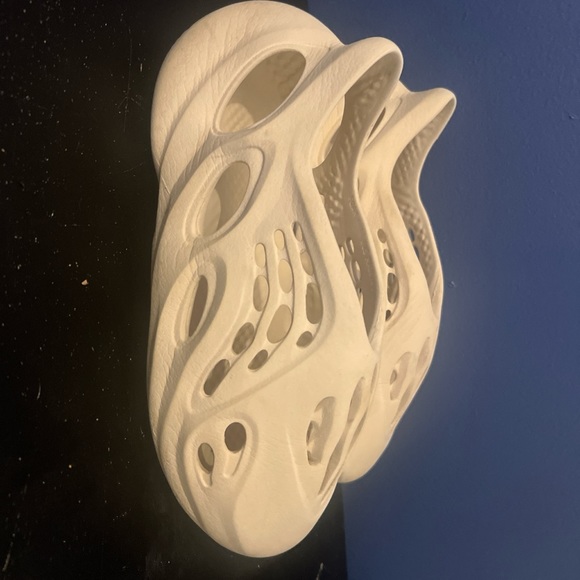 yezzy foam runner - Picture 2 of 4